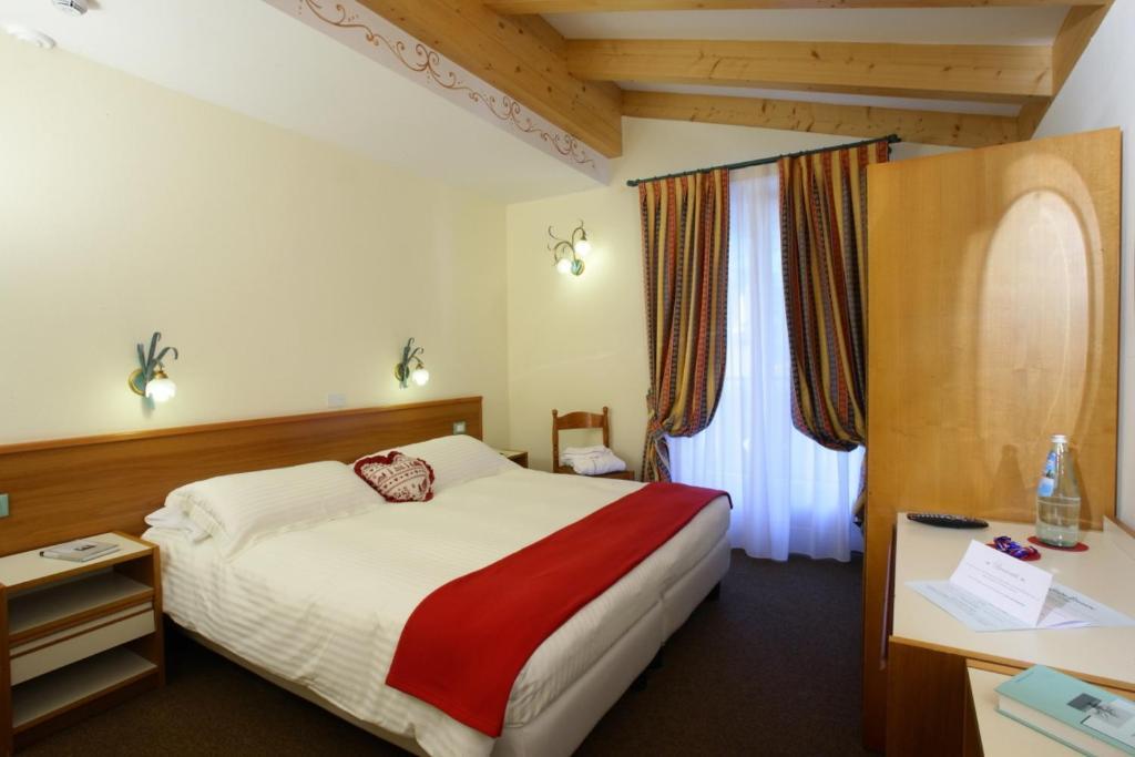 Hotel Des Alpes Molveno Zimmer foto