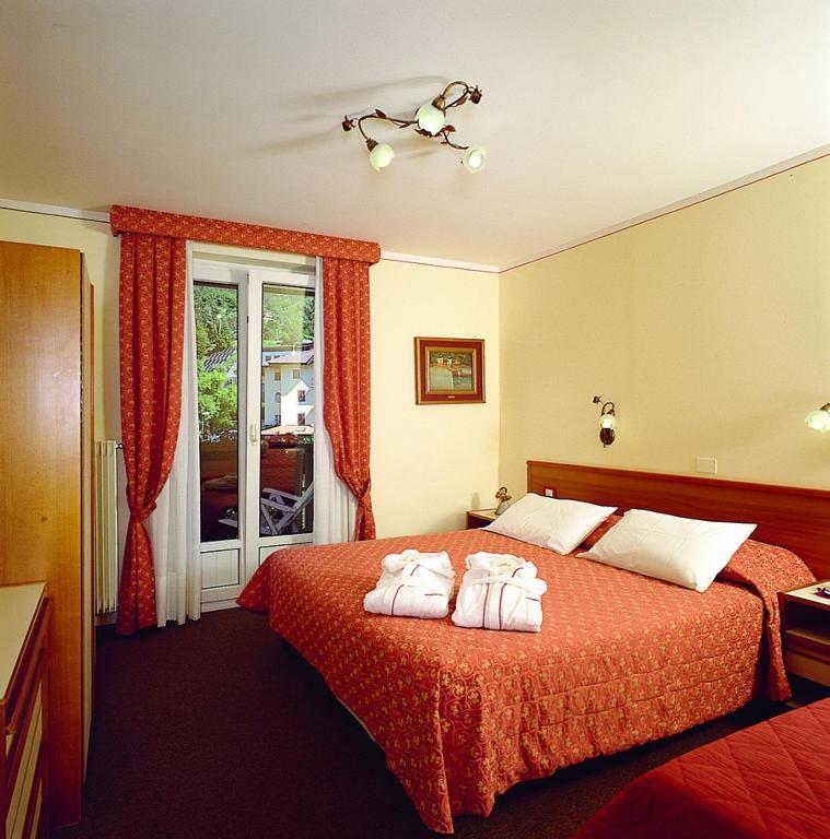 Hotel Des Alpes Molveno Zimmer foto